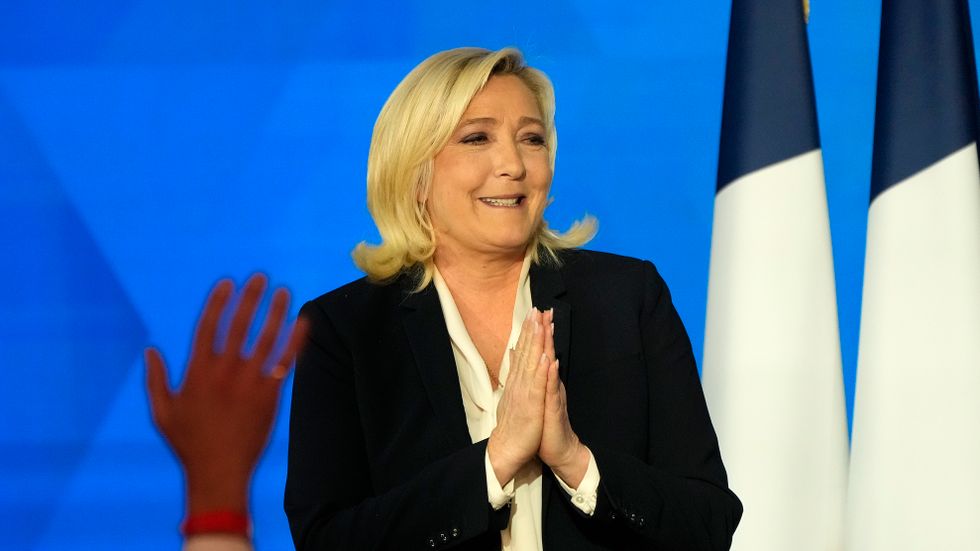 Marine Le Pen i talet där hon erkände sig besegrad. 