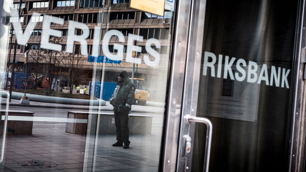 Anställda på Riksbanken bröt mot etiska regler vid värdepapperstransaktioner, skriver Riksbanken på sin hemsida. Nu ska reglerna ses över. Arkivbild.
