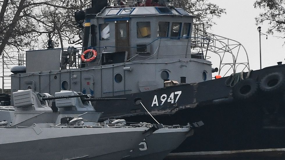 Skador på ett av de tre ukrainska fartyg som beslagtogs i november förra året.
