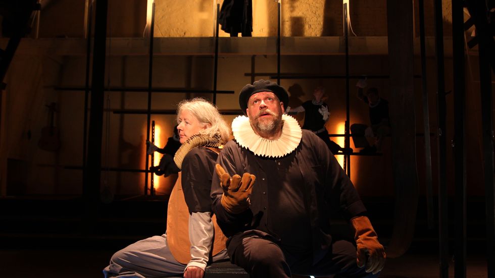 Boel Marie Larsson och Jonas Oscarsson som radarparet Sancho Panza och Don Quixote i Skillinge Teaters uppsättning ”Don Quixote 201.8”.
