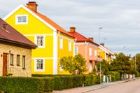 Många äldre vill flytta till mindre bostad men har svårt att hitta tillräckligt attraktiva alternativ, skriver artikelförfattarna. 