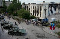 Ett foto från staden Lisichansk i östra Ukraina, som kontrolleras av ryska styrkor. På bilden syns beslagtagna ukrainska stridsvagnar och vapen. Fotot är taget under en resa arrangerad av ryska försvarsministeriet. 