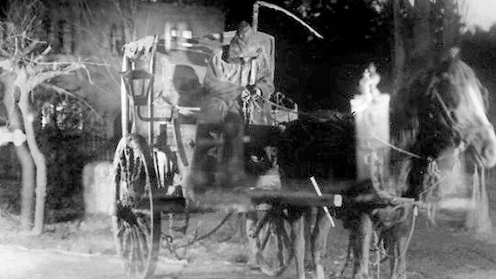 Dödens ekipage i Victor Sjöströms filmatisering av ”Körkarlen” från 1921.