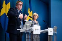 Justitieminister Gunnar Strömmer (M) och utredaren, riksåklagare Petra Lundh, presenterar riktlinjerna för den nya brottsbalksutredningen.