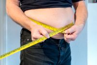 I Sverige är det endast extrem fetma som ses som en tydlig riskfaktor för covid-19 – men nivån kan vara på väg att sänkas, skriver Henrik Ennart. 