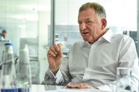 Andreas Renschler, Volkswagens lastvagnschef, säger så här om Scanias börsintroduktion: ”Nu gör vi bolaget färdigt för kapitalmarknaderna. Det är vårt jobb. Börsnotering är sedan bara en av flera valmöjligheter.”