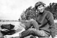 Tove Jansson sommaren 1961, under en båttur vid hennes barndomsö Bredskär i Finska viken, där hon hade flera hus.  
