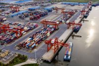 Hamnar i Kina har stor brist på containrar vilket skapar flaskhalsar och lägre transportkapacitet.