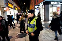 Polisen Johan Thulin var på plats vid hörnet Drottninggatan-Bryggargatan under årsdagen för självmordsdådet i Stockholm.