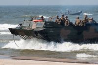 Amerikanska marinkårssoldater övar landstigning i Litauen under Baltops 2018.