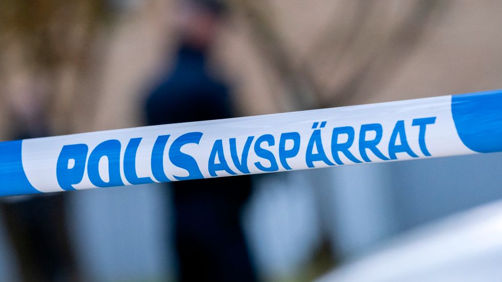 Polisen spärrade av ett område vid ett socialkontor i Kristinehamn, sedan en låda som misstänktes ha farligt innehåll hittats där. Arkivbild.