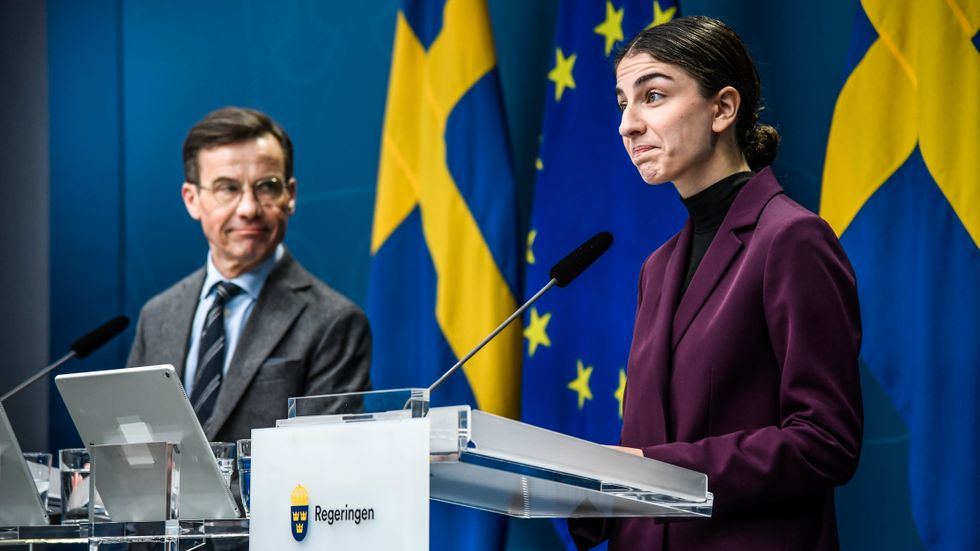 Statsminister Ulf Kristersson och miljö- och klimatminister Romina Pourmokhtari.