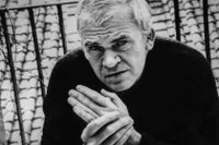 Författaren Milan Kundera avled nyligen, 94 år gammal. 