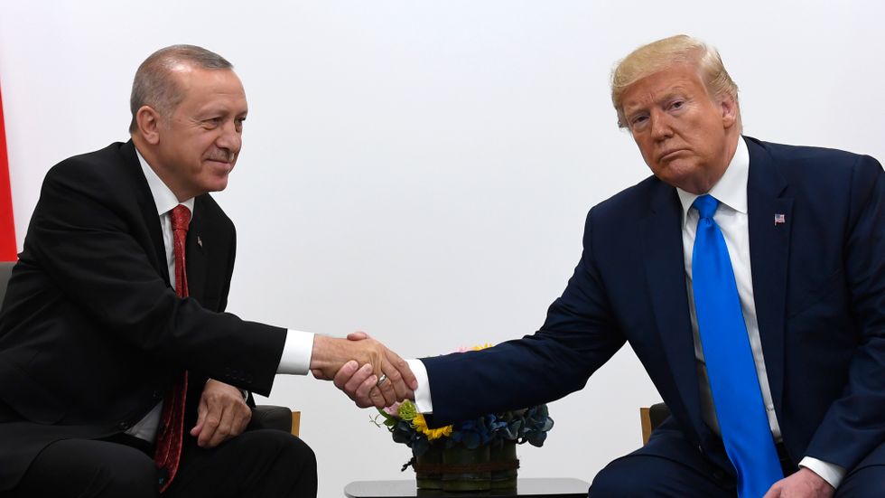 Donald Trump höjer tullarna på stål för Erdogans Turkiet.
