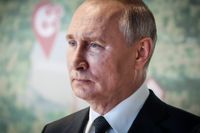 Teorin om att Putin redan är död är ett paradexempel på en konspirationsteori, skriver Carl-Michael Edenborg. 