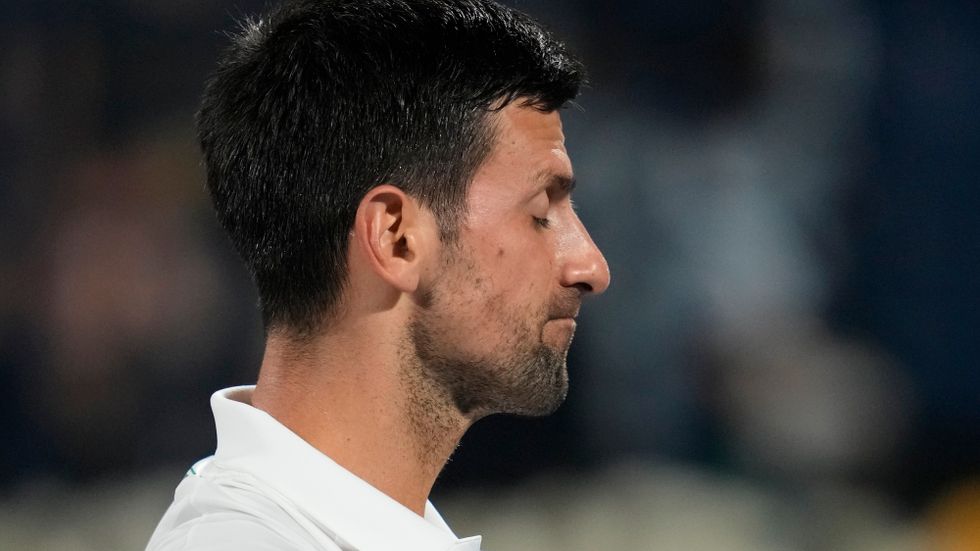 Novak Djokovic tappar förstaplatsen på världsrankningen efter förlusten mot tjecken Jiri Vesely.