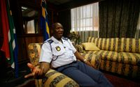 Sydafrikas polisminister Bheki Cele anser att brottsligheten överlag är på tillbakagång i landet. Arkivbild.