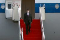 President Xi Jinping har landat i Kazakstans huvudstad Nur-Sultan.