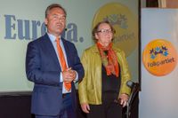 Svart valnatt 1: Folkpartiets Jan Björklund och Marit Paulsen under EU-valvakan på Riksdagsrestaurangen i Stockholm.