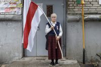 Den 74-åriga Nina Bahinskaja har blivit en ledstjärna för protesten i Belarus. 