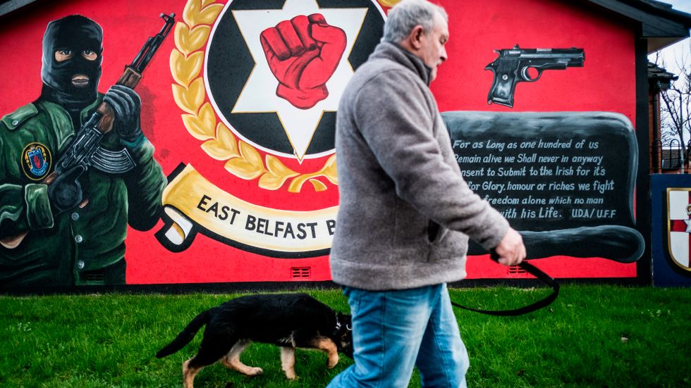 Muralmålning i östra Belfast för de militanta grupper som vill försvara unionen.