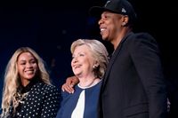 Beyoncé och Jay Z med  Hillary Clinton på en kampanj i Cleveland.