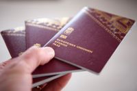 Att få ett nytt pass tar flera veckor längre än normalt. Arkivbild.