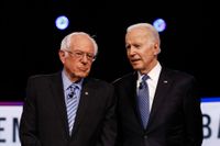 Bernie Sanders (till vänster i bild) och Joe Biden gör upp om att bli demokraternas kandidat i presidentvalet i november. Arkivbild.