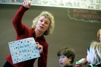 Författaren Pernilla Stalfelt är ofta ute i skolorna och möter barn.