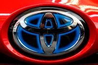 Japanska Toyota höjer prognosen och ser ingen brist på komponenter, som halvledare, i produktionen. Arkivbild