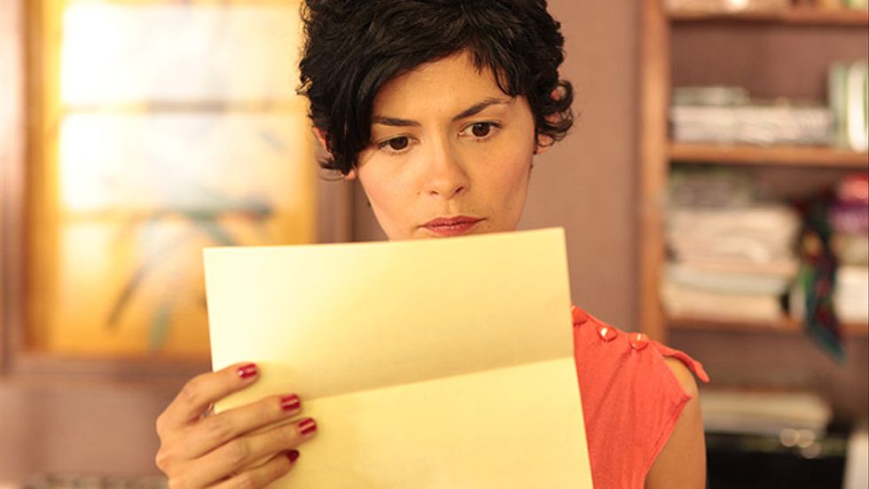 Emelie (Audrey Tautou) får anonyma kärleksbrev i Vackra lögner.