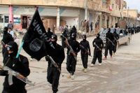 Bilden lades upp på en webbsida tillhörande militanta islamister i januari 2014, och uppges föreställa krigare från ett islamistiskt nätverk och bilden uppges vara tagen i Raqqa, Syrien.