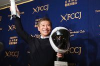 42-årige Yusaku Maezawa ser ut att bli världens första privata rymdresenär. Den japanske miljardären längtar efter att få se jorden från rymden, en tanke som gör honom "tårögd".
