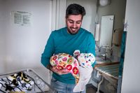 Saaed Alnahhal tog sig, efter viss tvekan, mod att att vara med på sitt tredje barns förlossning i början av april.