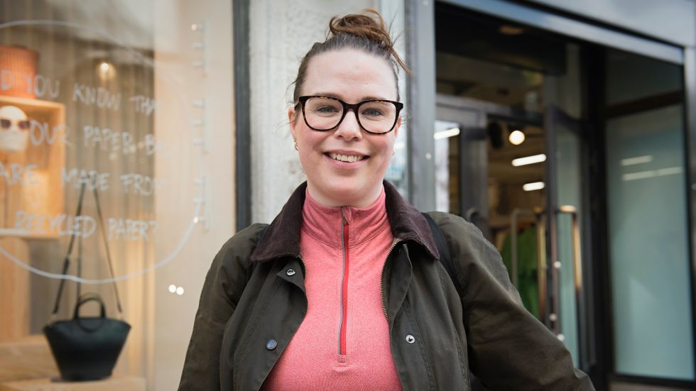 ”Självklart är det inte så kul, speciellt nu när man är mammaledig”, säger Eva Yr Ottarsdottir om Riksbankens höjning som påverkar hennes rörliga boränta. 
