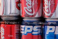 Konkurrensen mellan PepsiCo och Coca Cola trappas upp efter att Coca Cola tagit marknadsdelar i USA.