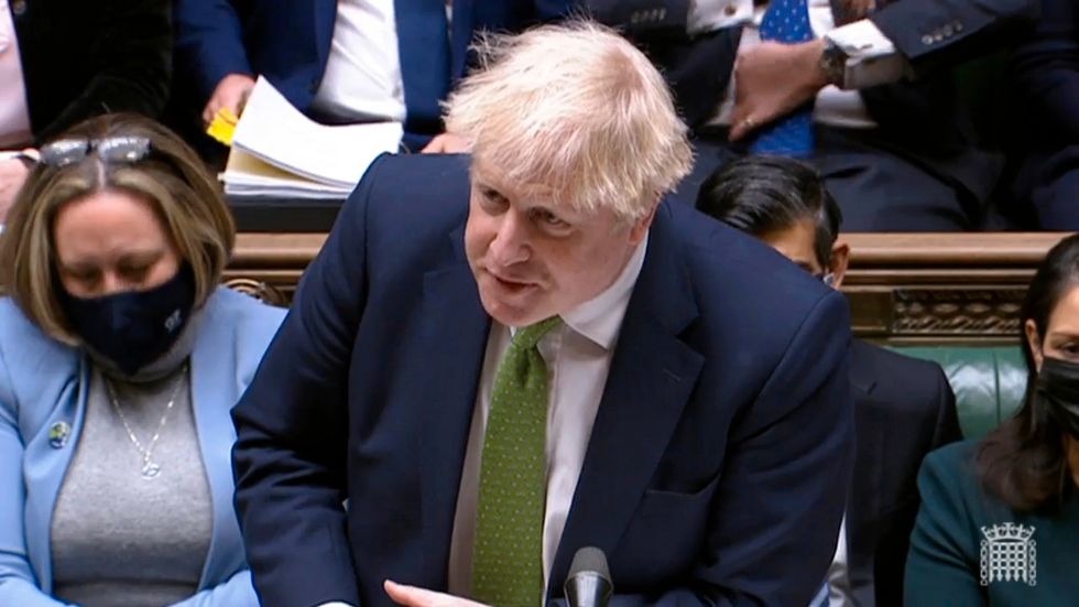 Kravet på munskydd tas bort nästa vecka, uppger Storbritanniens premiärminister Boris Johnson.