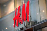 H&M har tidigare permitterat tusentals anställda i spåren av coronakrisen.
