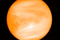 Venus är ungefär lika stor som jorden, med en liknande massa. Omfattande vulkanutbrott för 600–800 miljoner år sedan anses ha omvandlat hela planetens yta dramatiskt. Arkivbild.