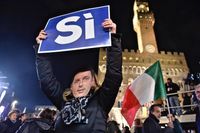Kvinnan med en mask som föreställer Italiens premiärminister Matteo Renzi tänker uppenbarligen rösta ja i söndagens folkomröstning. Men investerarna har redan räknat med ett nej och många har dragit sina pengar ur landet.