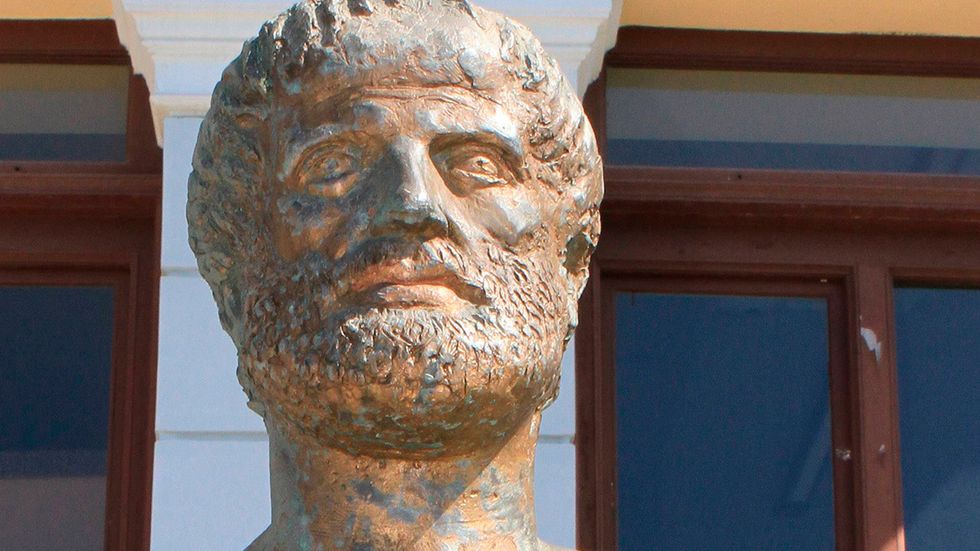 Byst av Aristoteles på ön Evia i Grekland.