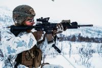 En amerikansk marinkårssoldat övar i Setermoen i Nordnorge, den 20 november 2020.