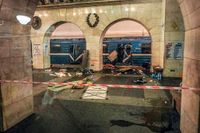 Förödelsen efter explosionen i tunnelbanan, S:t Petersburg. 