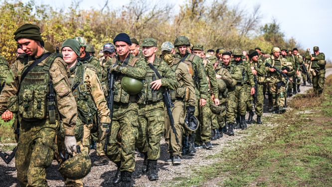 Ryska soldater på väg in till kriget mot Ukraina.