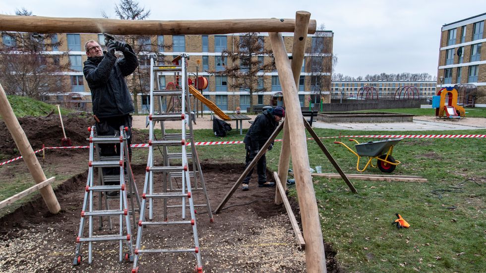 En lekpark under byggnation i Vollsmose 2018. Området i staden Odense har i flera år varit med på den danska så kallade "gettolistan".