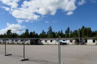 Ett 20-tal män demonstrerade vid flyktingförläggningen i Arboga.