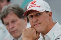 Den tyske formel 1-legendaren Michael Schumacher "kämpar fortfarande" för att komma tillbaka efter sin svåra skidolycka för fyra år sedan, enligt Ferraris tidigare stallchef Jean Todt. Arkivbild.