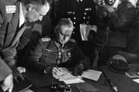 Wilhelm Keitel ratificerar Tysklands villkorslösa kapitulation i Berlin-Karlsholst den 8 maj 1945.