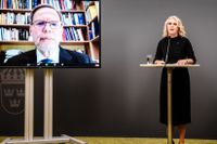Coronakommissionens ordförande Mats Melin och socialminister Lena Hallengren (S) under pressträffen.