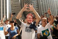 Jair Bolsonaros anhängare visar sitt stöd i en marsch på Avenida Paulista i São Paulo häromdagen.